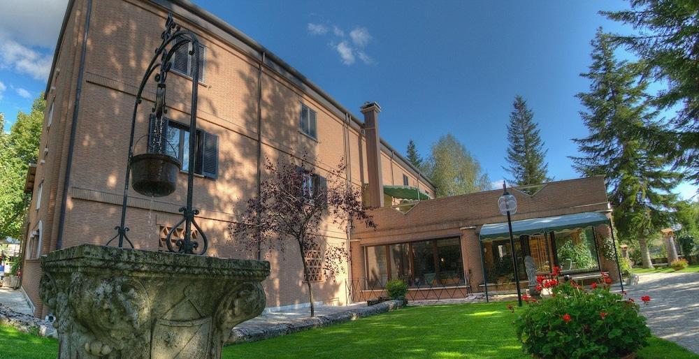 Lh Albergo Il Picchio بيسكاسيرولي المظهر الخارجي الصورة